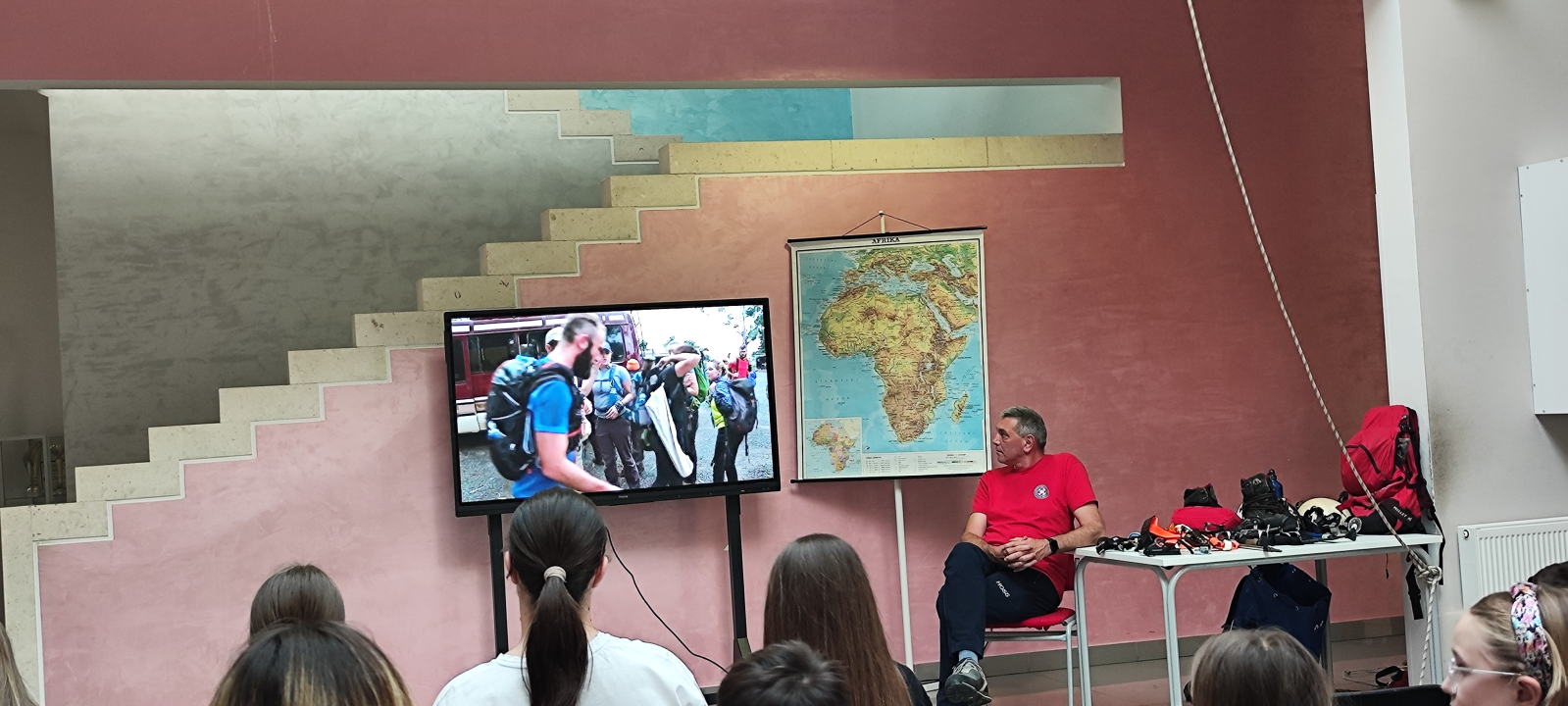 Planinarska priča koja osvaja: Alan Šimunović na 'Noći Geografije' u OŠ Meterize