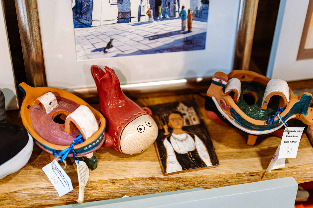 Unikatnim slikama i skulpturama iz Galerije Juraj Dalmatinac uljepšajte svoje interijere 