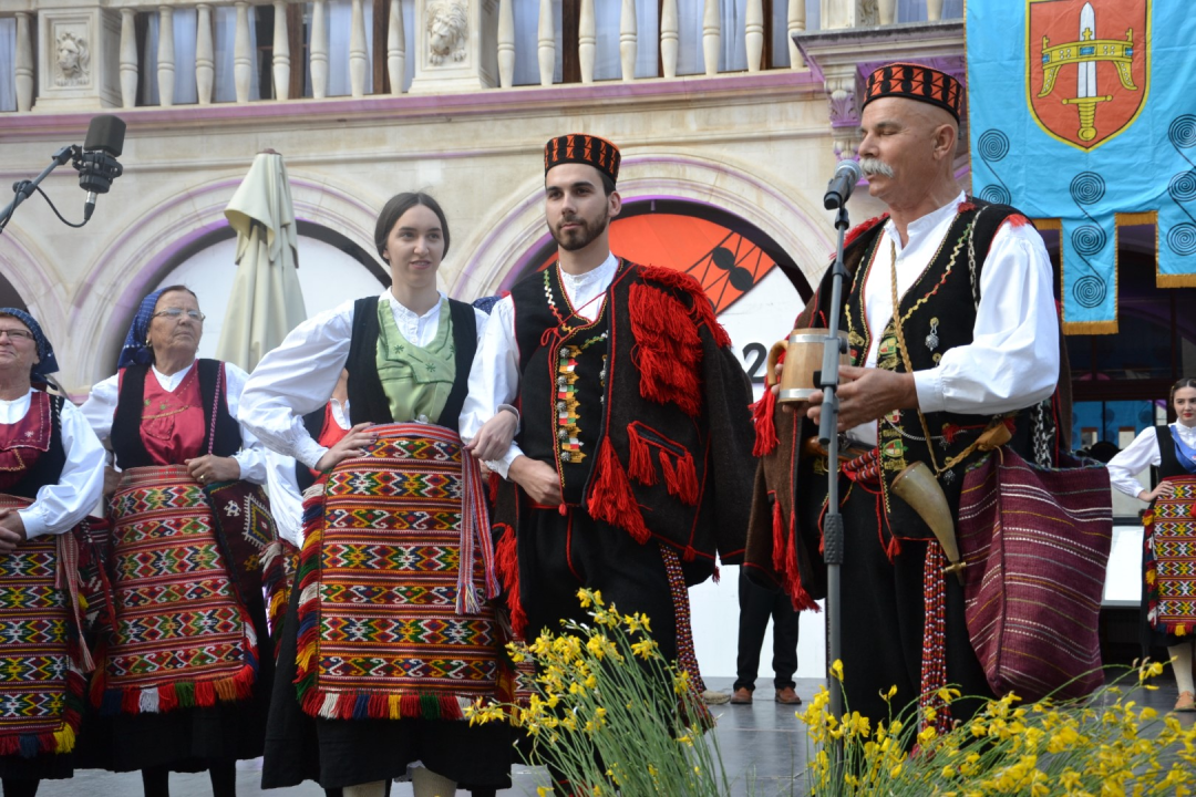 Za tjedan dana mimohod 300 folkloraša po Šibeniku pa smotra u kazalištu
