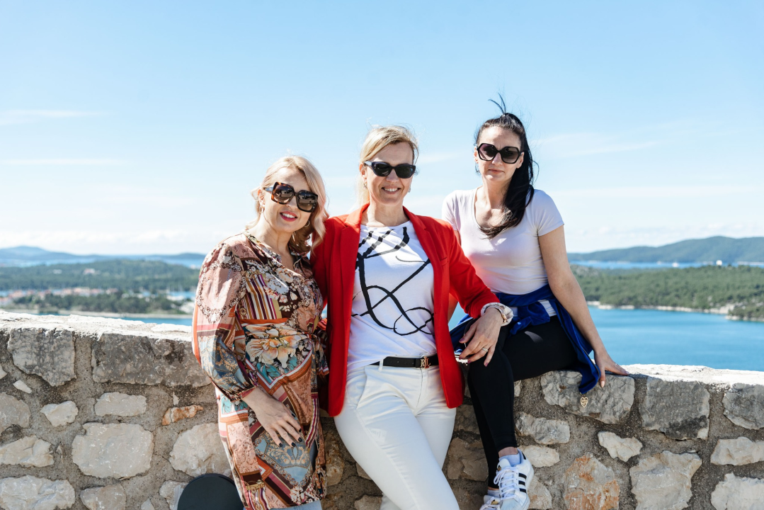 Zagrijavanje na tvrđavi Barone: Kandidatkinje za najljepšu mamu Hrvatske zabavljale se na šibenskom kaštelu