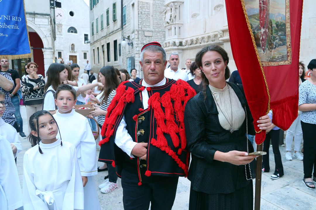 Šibenčani misom u katedrali pa procesijom proslavili svetkovinu Tijelova