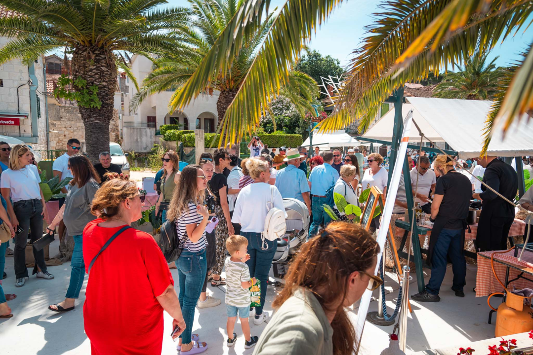 Pogledajte atmosferu jučerašnje marende u Rogoznici!