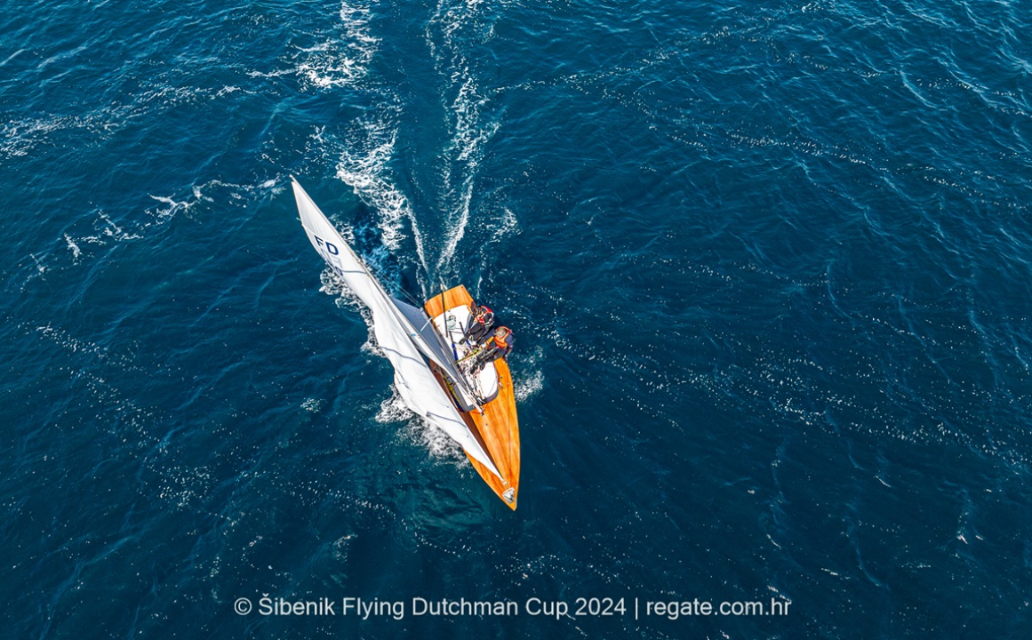 Mađarski jedriličari slavili na šibenskoj regati u jednoj od najbržih klasa i po povoljnom vjetru