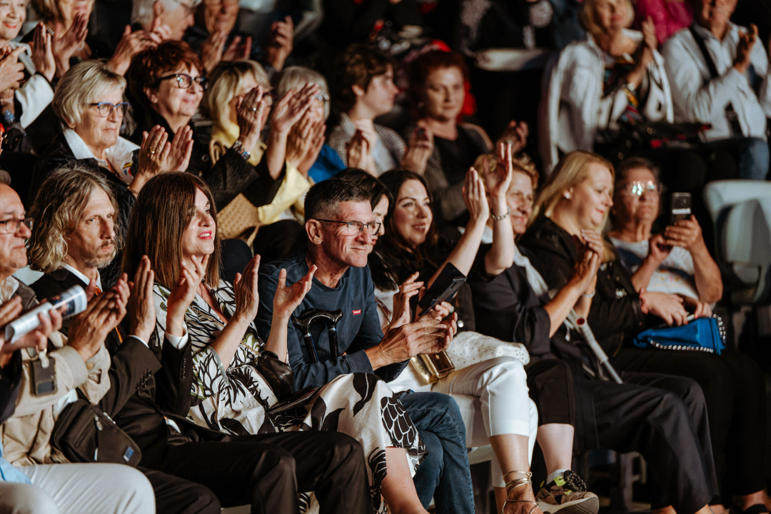Proslava velikog jubileja: Istinski glazbeni užitak na koncertu Kola i Orkestra HV-a na tvrđavi sv. Mihovila 