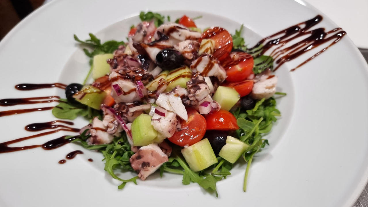 Posjetite Pizzeriju Delfin i uživajte u raznim specijalitetima!