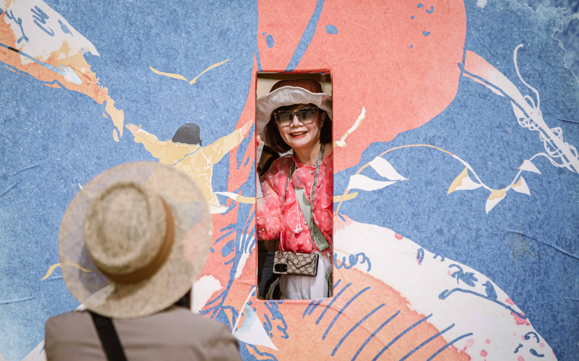 Kod kazališta postavljena vrata sreće, MDF polako preuzima grad