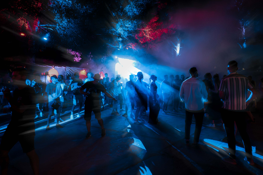 Pogledajte kako izgleda otvorenje plesne sezone u jednoj od najpoznatijih diskoteka u Dalmaciji 