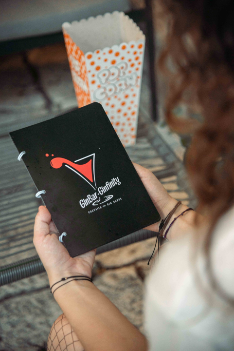 Mladi par u srcu grada otvorio posebni Ginfinity Bar!