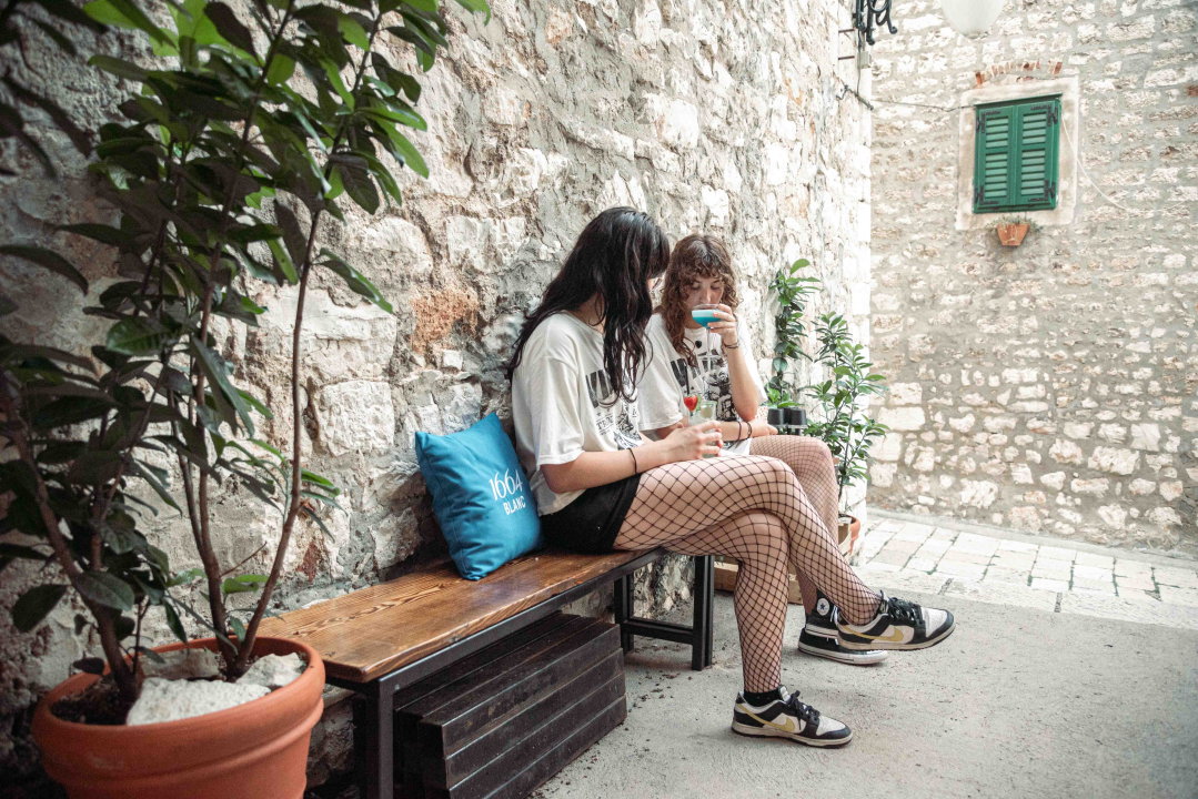 Mladi par u srcu grada otvorio posebni Ginfinity Bar!