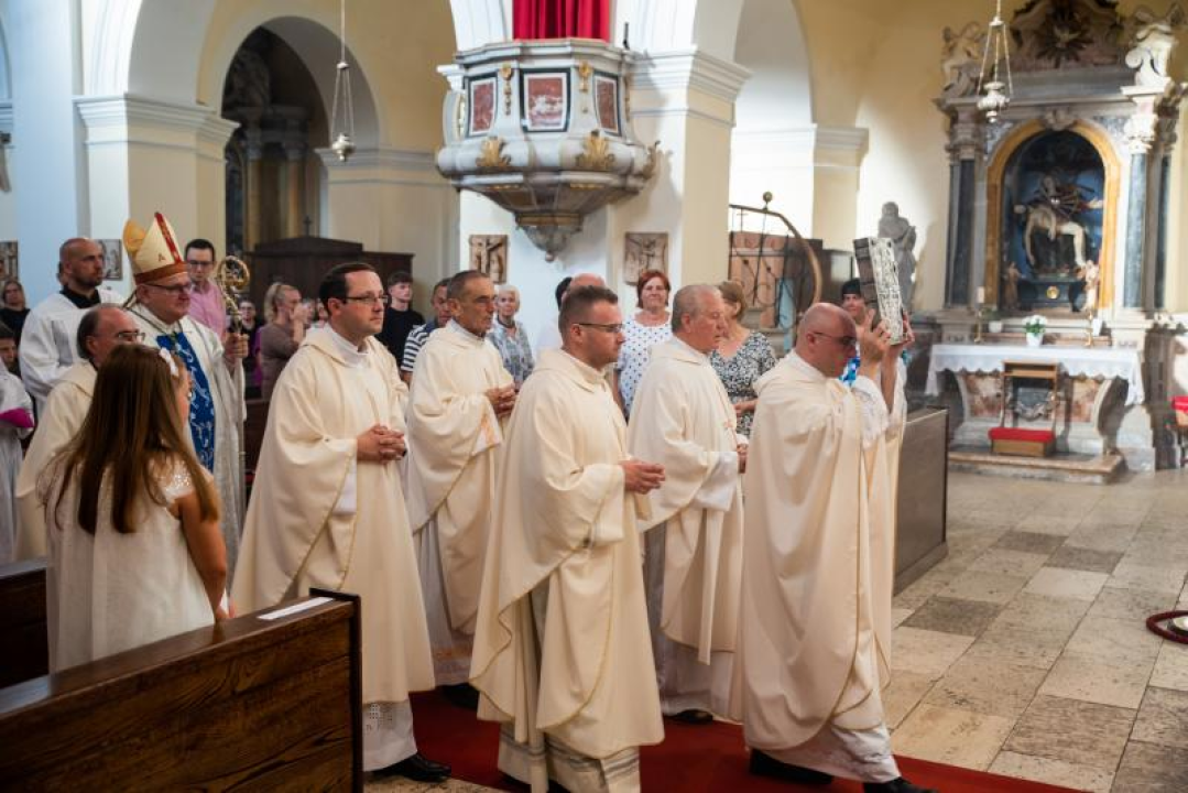 Biskup Rogić predvodio slavlje Gospe Ribarske u Senju