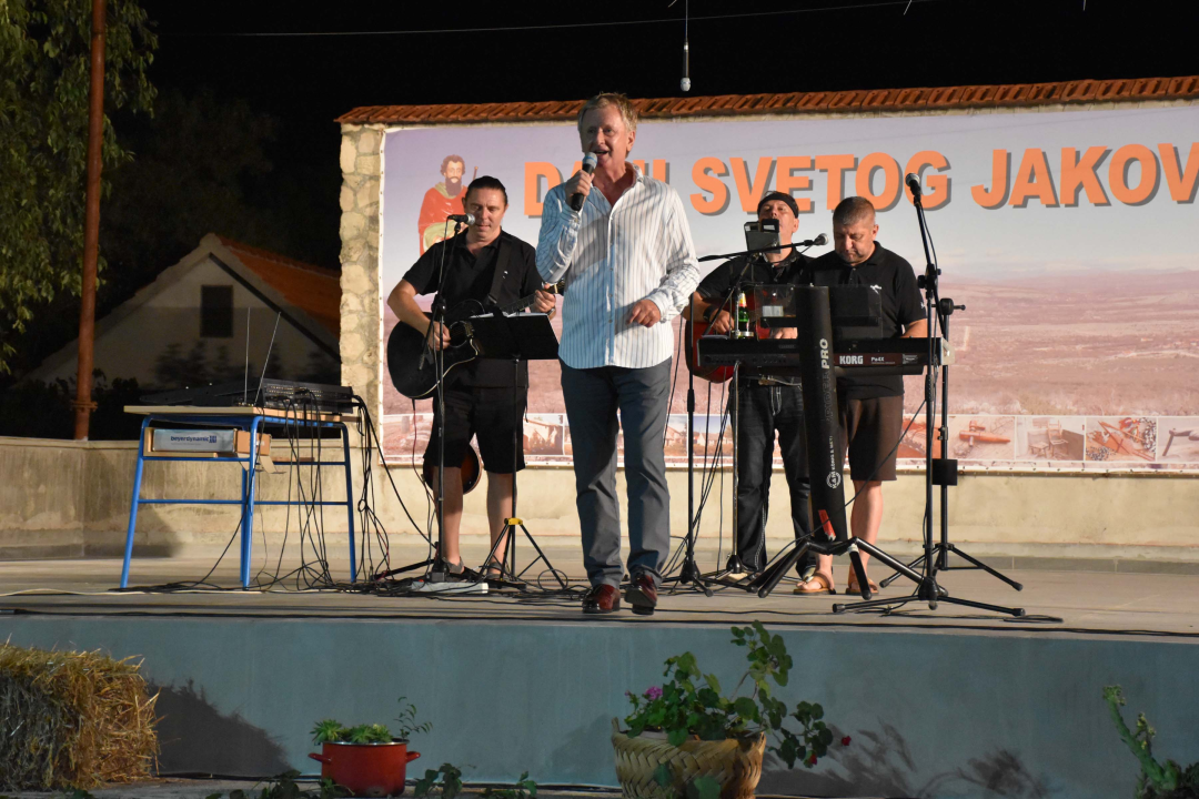 Čuvari tradicijske kulture oduševili na 23. Večeri foklora u Mirlović Zagori