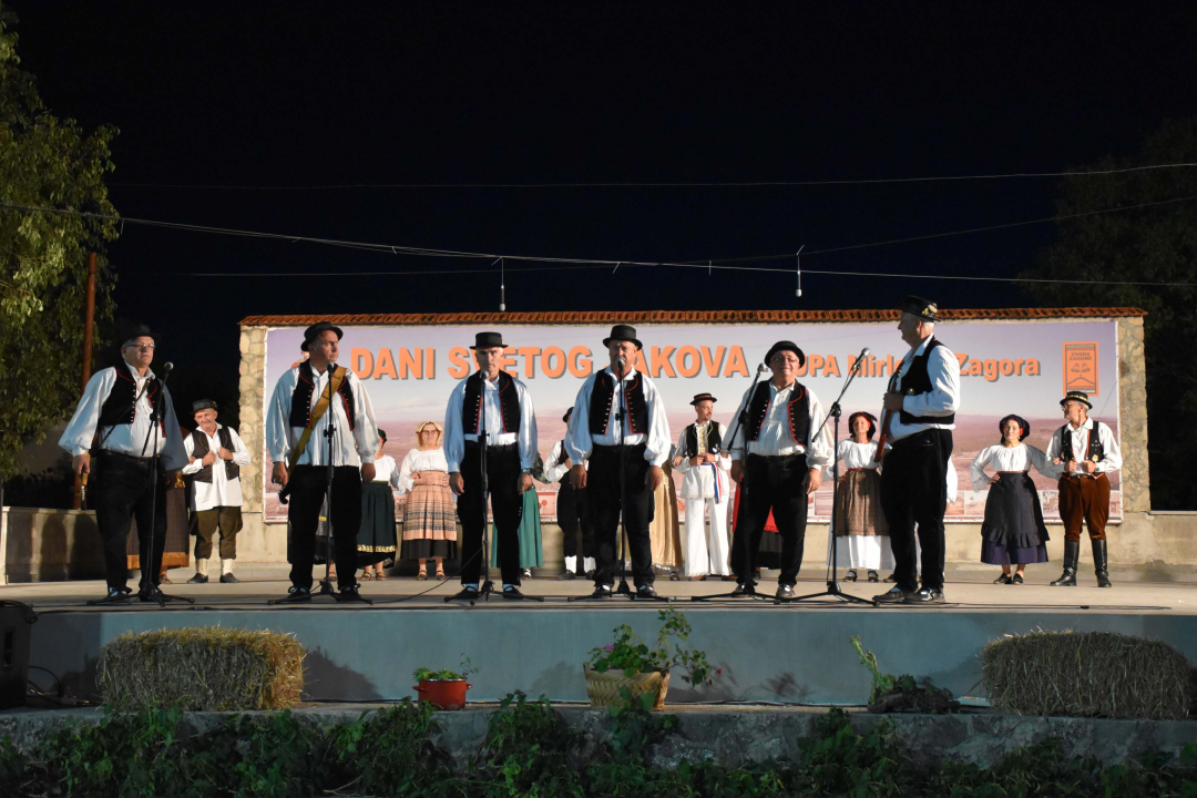 Čuvari tradicijske kulture oduševili na 23. Večeri foklora u Mirlović Zagori