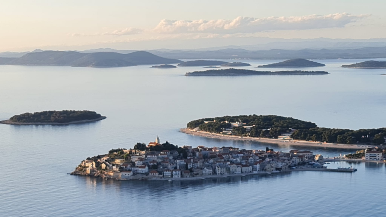 Predivni Primošten: Grad plaža, kamene čipke i vidikovaca za uživanje u zalascima sunca