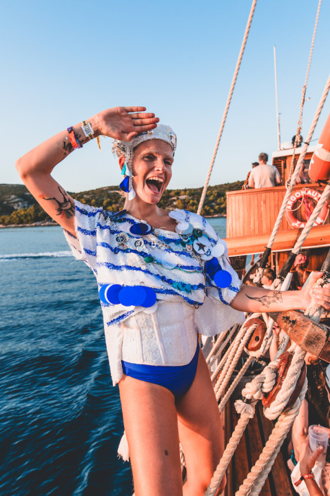 Defected Croatia: Pet tisuća partijanera uživalo u Tisnom 