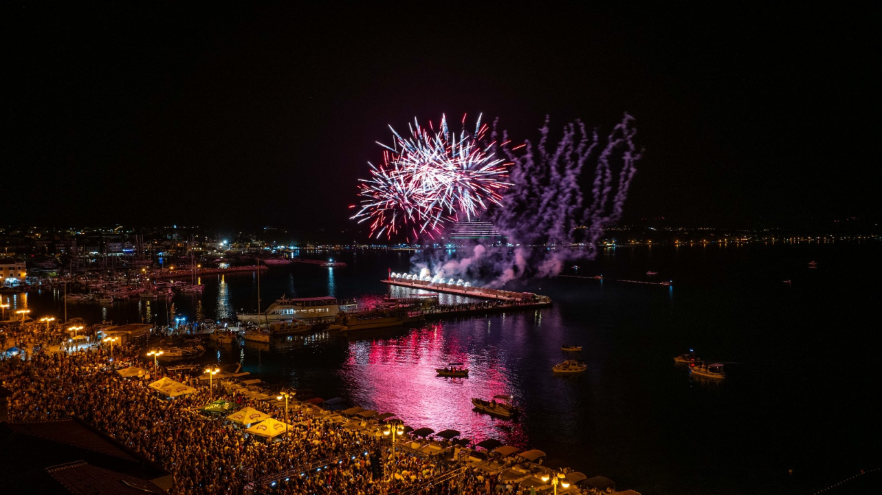 Vodička fešta okupila rekordan broj ljudi: Iće i piće, Mile Perkov, Fenixi, Spectrum i legendarni Petar Grašo
