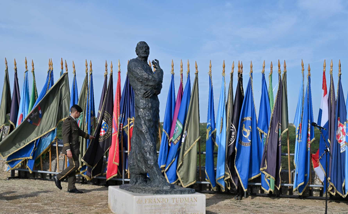 Svečanost na Kninskoj tvrđavi: Vijore se hrvatski barjaci u znak Dana pobjede