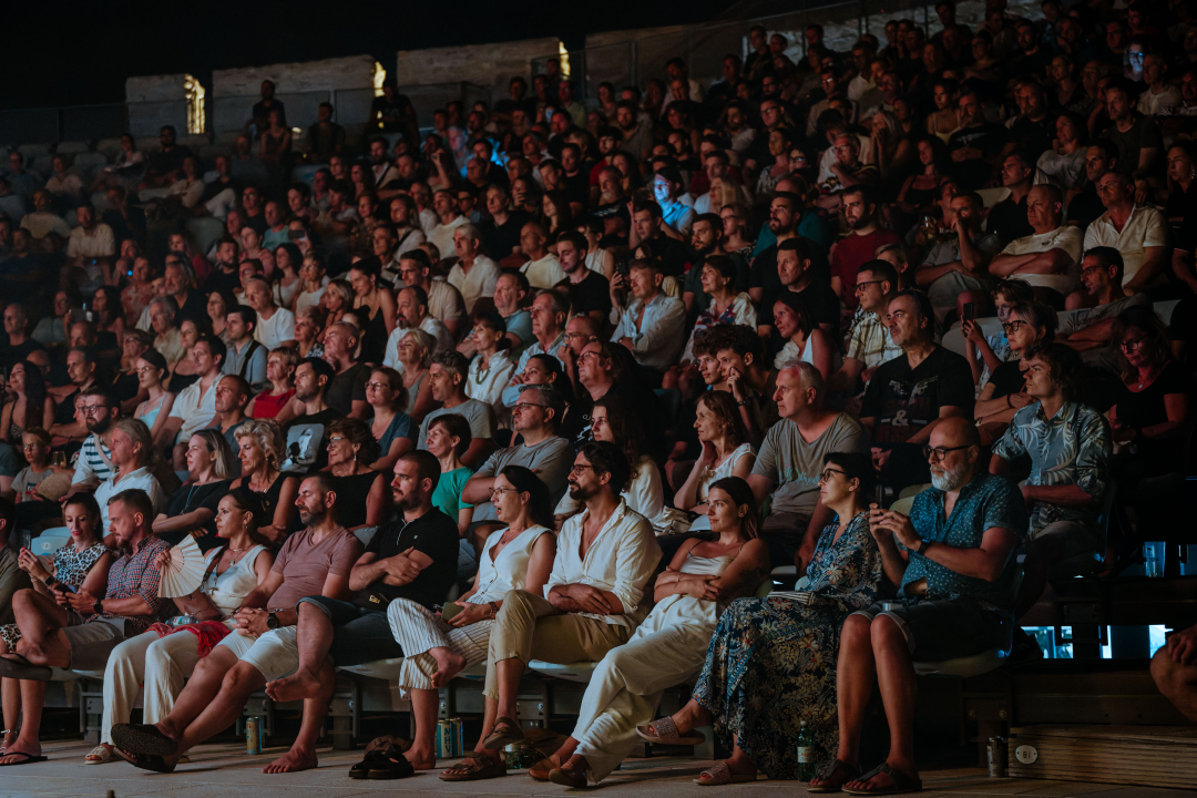 Gitaristička legenda Tommy Emmanuel na Mihovilu oduševio sviranjem tri dionice istovremeno 