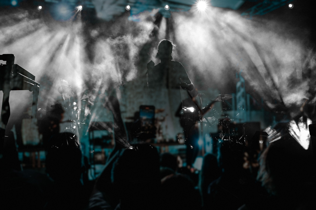 Editorsi održali fantastičan koncert u Šibeniku, nije ih omeo ni vjetar ni kiša