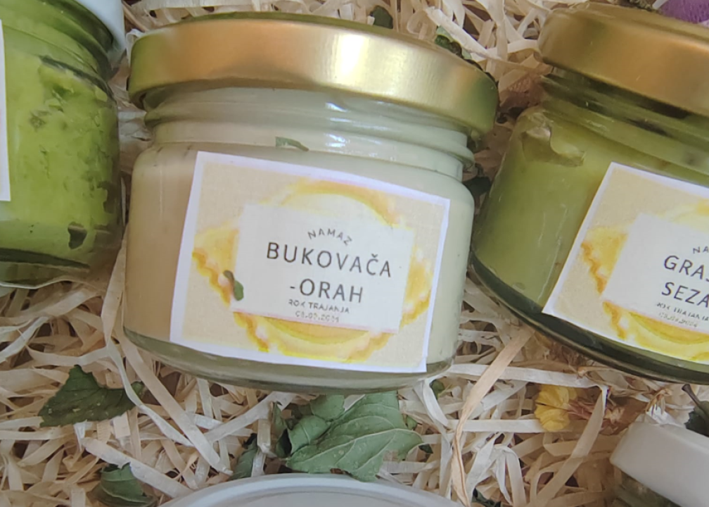 Kninski srednjoškolci u školskom vrtu uzgajaju povrće od kojeg prave namaze