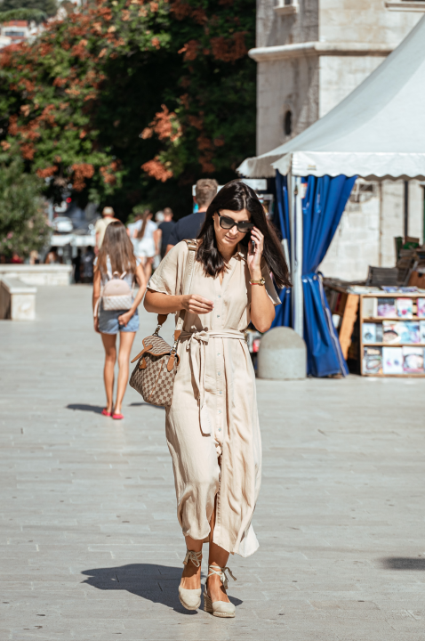 Modne kombinacije koje najavljuju šibensku jesen: Evo što su ovih dana nosile lijepe dame iz đira