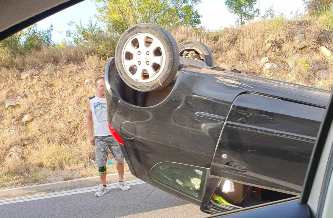 U prevrtanju automobila šibenskih tablica vozačica (72) zadobila teške tjelesne ozljede