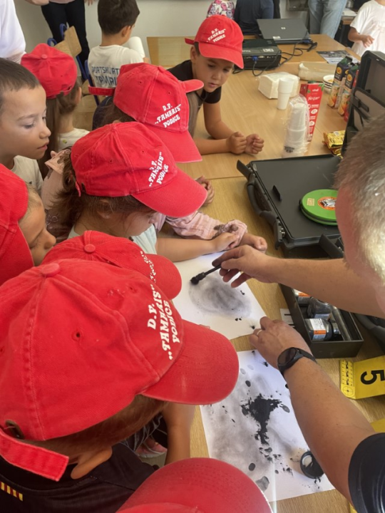 Edukativni susret policajaca i predškolaca DV Tamaris u Vodicama