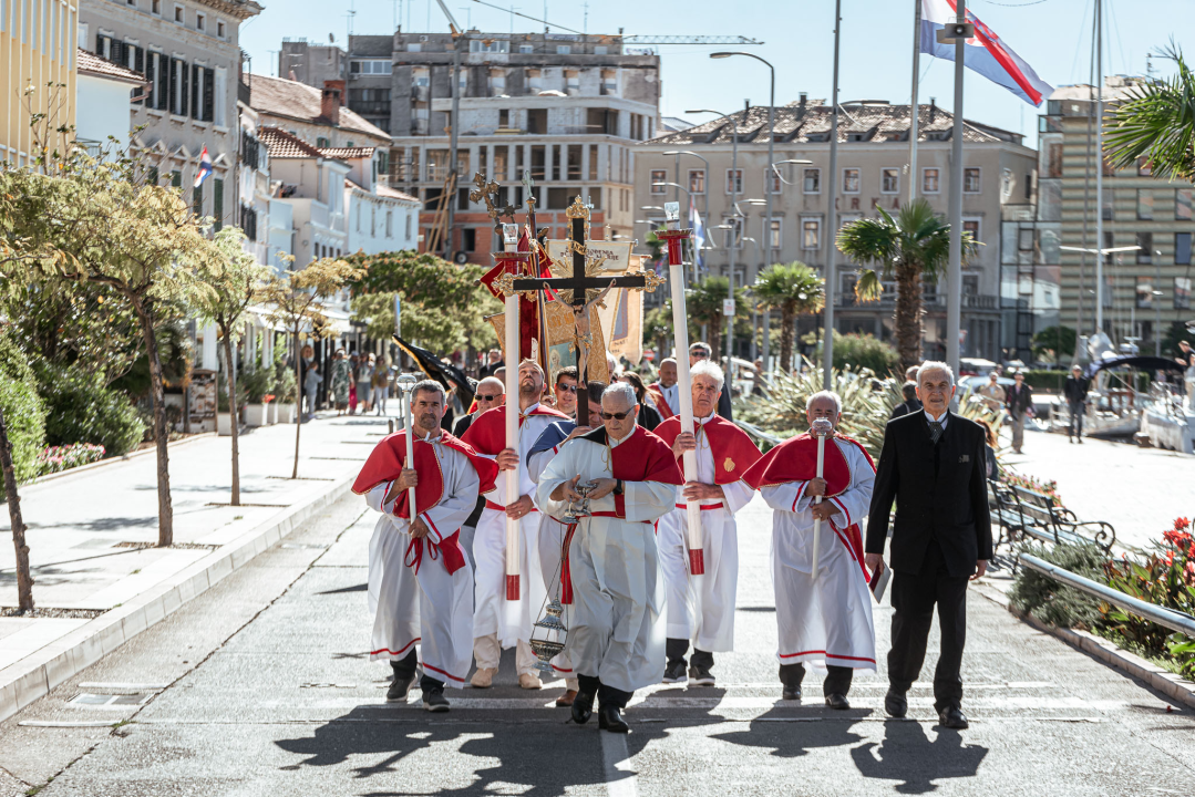 Povodom Dana Šibenika održana tradicionalna svečana procesija ulicama grada i sveta misa