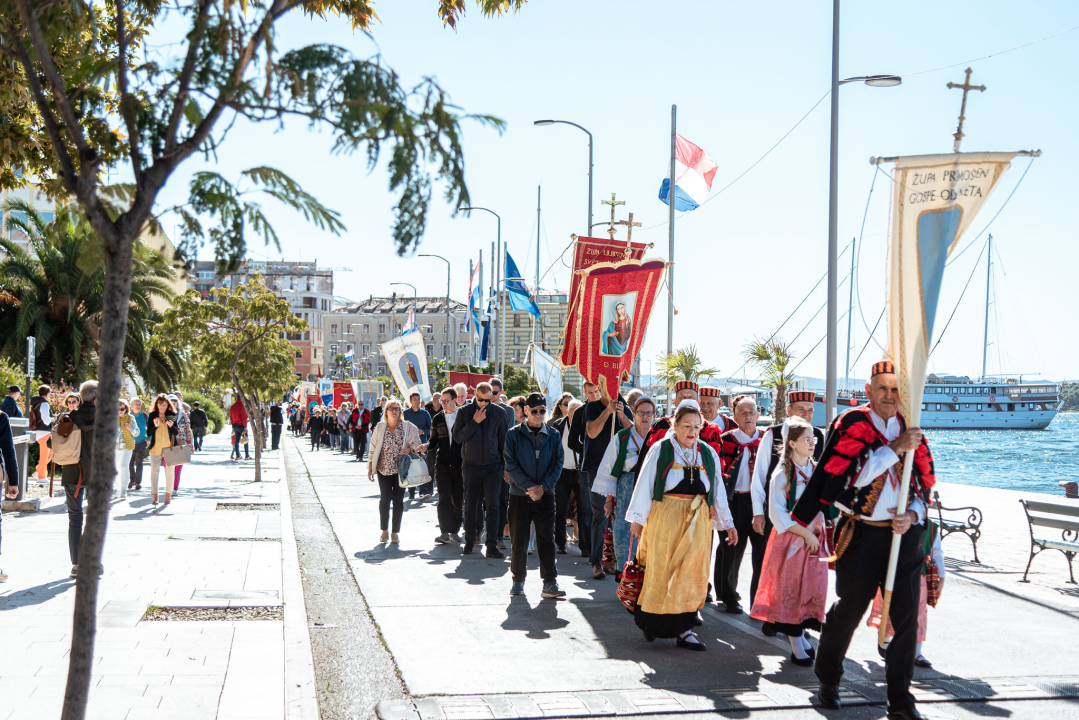 Povodom Dana Šibenika održana tradicionalna svečana procesija ulicama grada i sveta misa