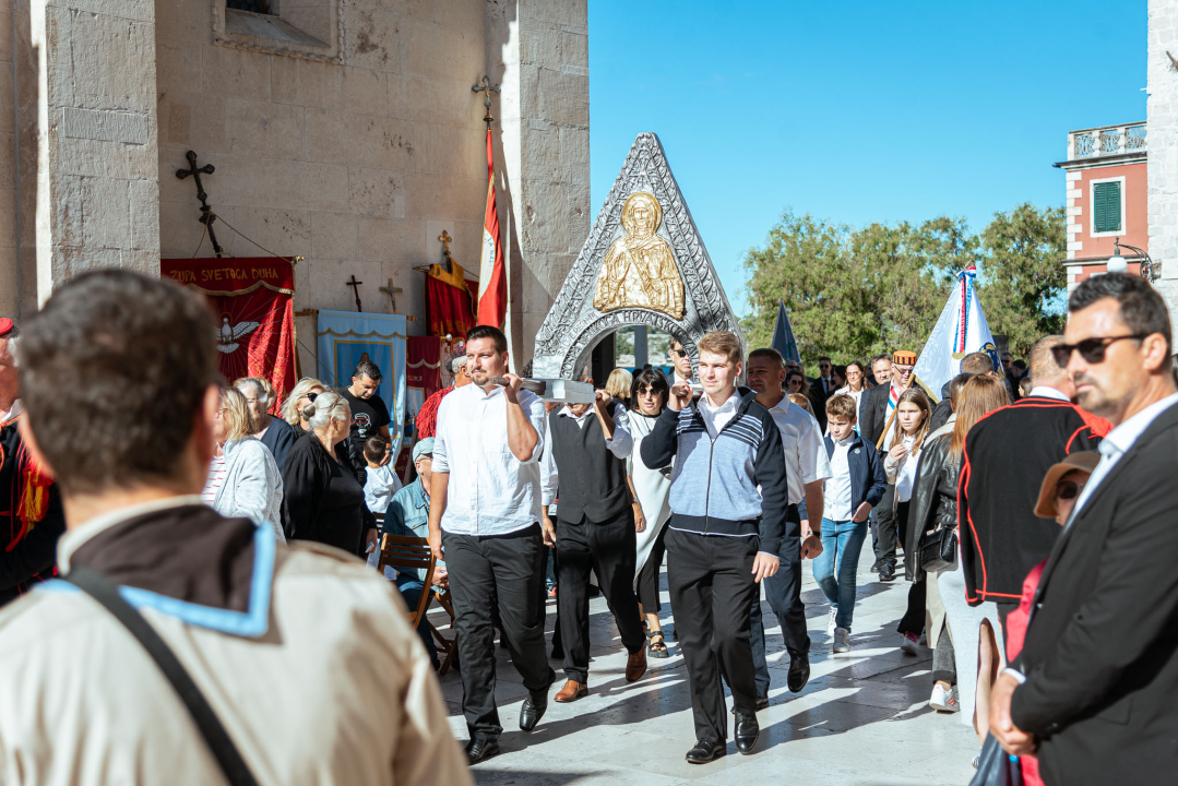 Povodom Dana Šibenika održana tradicionalna svečana procesija ulicama grada i sveta misa