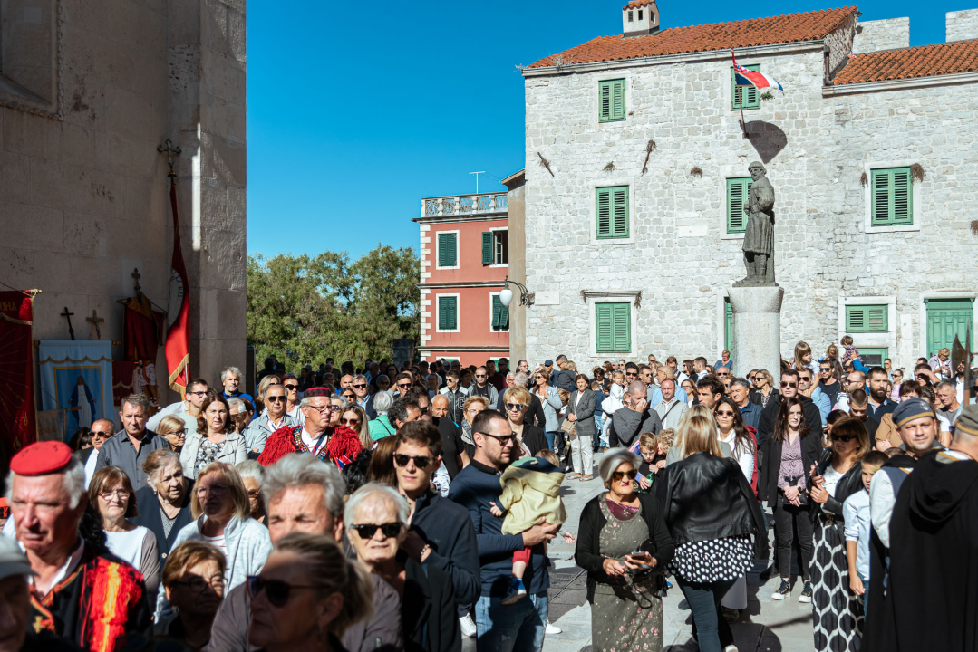 Povodom Dana Šibenika održana tradicionalna svečana procesija ulicama grada i sveta misa