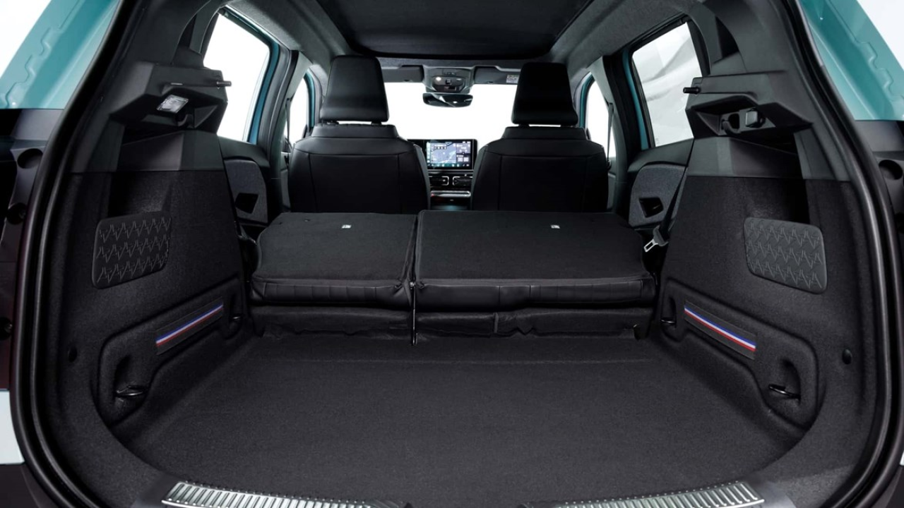 Renault 4 se vratio u obliku trendovskog crossovera s električnim pogonom