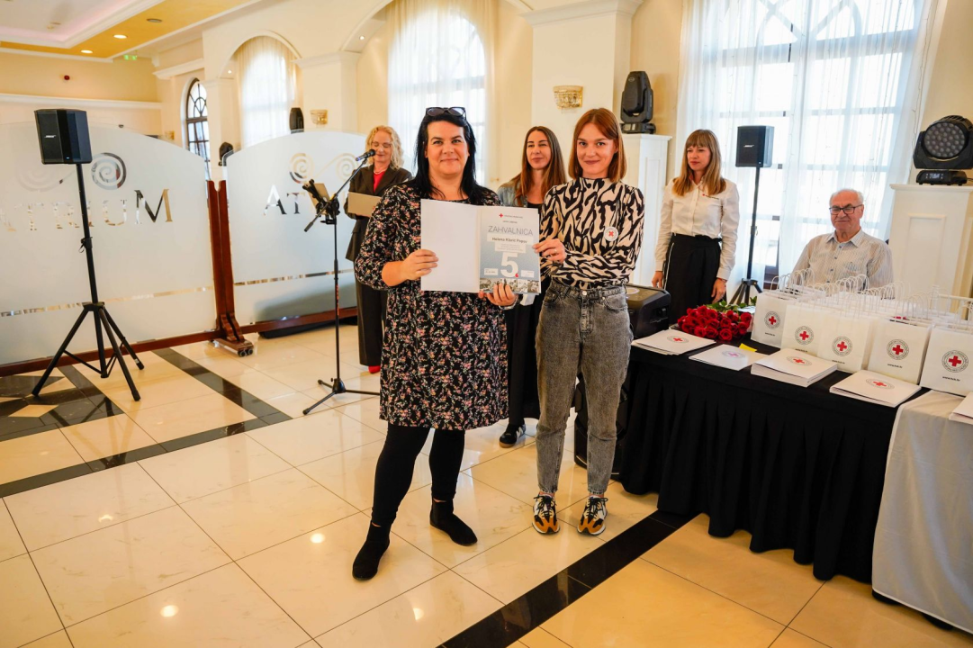 Šibenski Crveni križ dodjelio zahvalnice darivateljima krvi. Tomislav Zjačić svoju donirao čak sto puta 