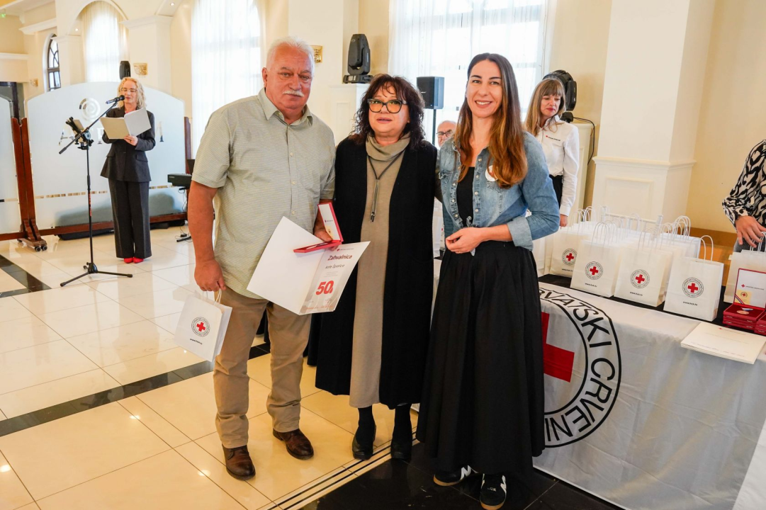 Šibenski Crveni križ dodjelio zahvalnice darivateljima krvi. Tomislav Zjačić svoju donirao čak sto puta 