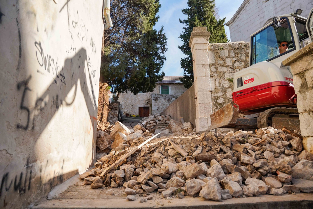 U Ulici sv. Spasa u tijeku sanacija zida koji je ugrožavao sigurnost prolaznika