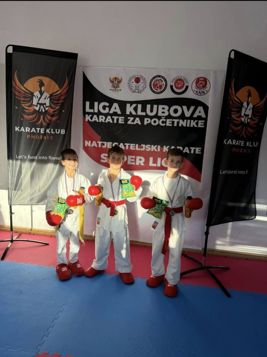 Policijski pas Tigar unio je veselje među mlade karataše u Murteru