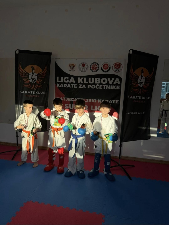 Policijski pas Tigar unio je veselje među mlade karataše u Murteru