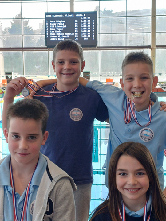 Uspješni plivači Mora: najmlađima osam, Goranu Stegiću 13, klupskim štafetama tri medalje