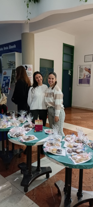 Sveti Nikola i Krampus posjetili učenike i djelatnike Medicinske škole