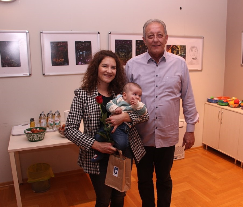 Babyboom u Vodicama: Ove godine 90 novorođenih, gradonačelnik poklonio eure i prigodne darove