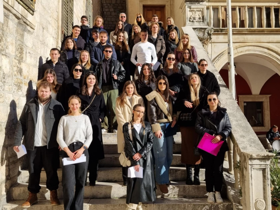 Šibenski studenti potpisali ugovore o stipendiranju. Njih 40 primat će 180 eura mjesečno