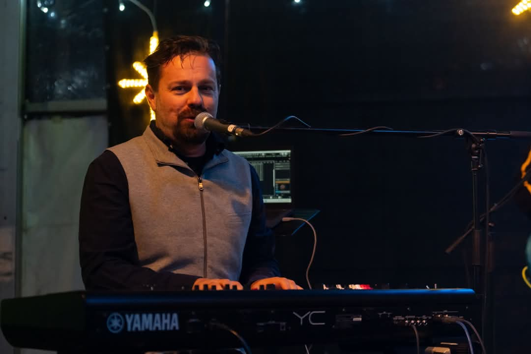 Krcato u šatoru: Adi Šoše oduševio Kninjane na Kraljevskom adventu