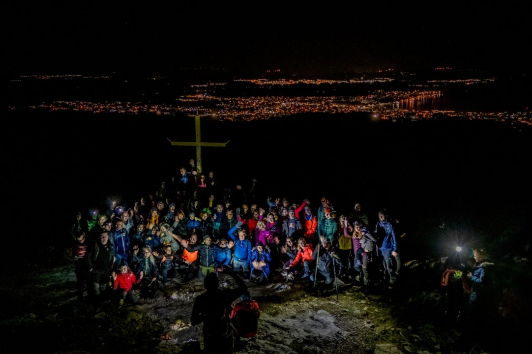 U režiji Vodiških piketaša održana noćna lagana planinarska šetnja po brdima
