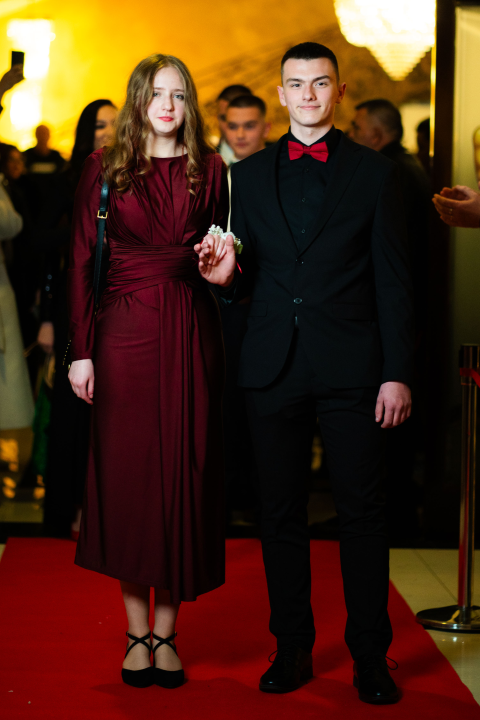 FOTOGALERIJA Zavirite na maturalni ples Industrijsko-obrtničke škole Šibenik (1)