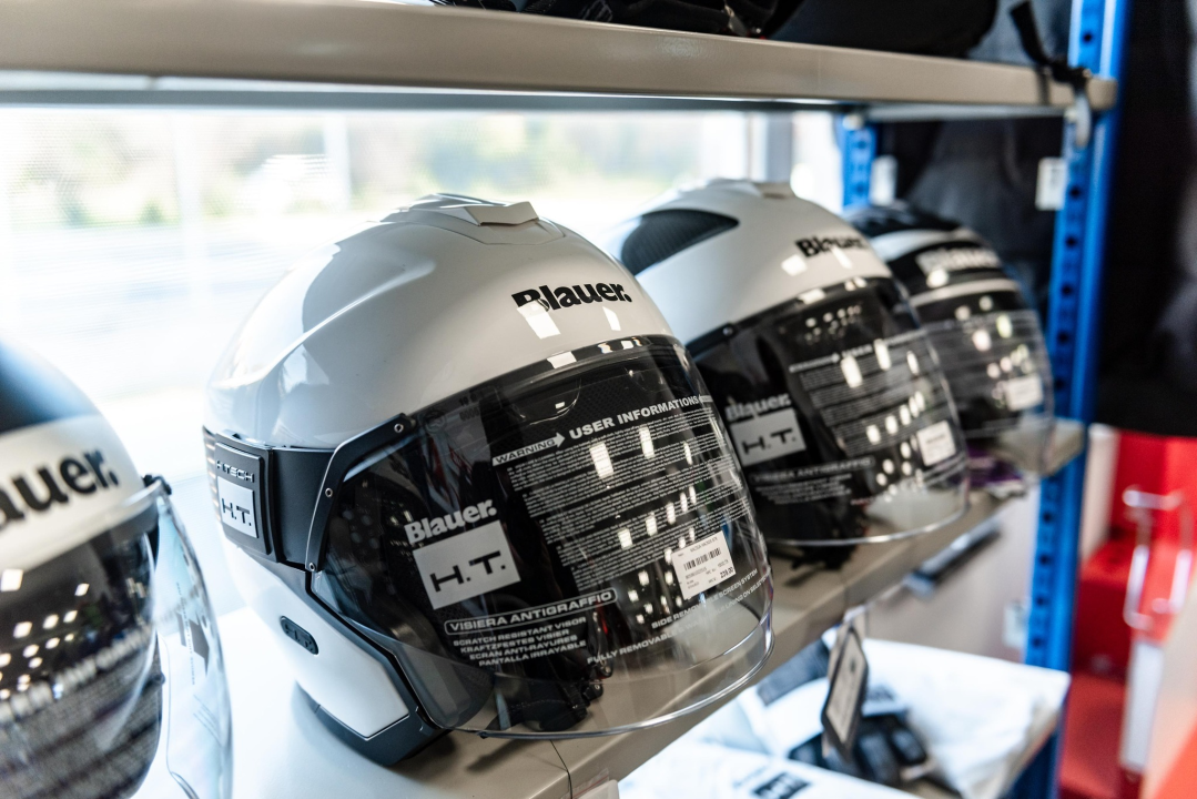 Valentinovo u Auto-Timu: Iskoristite akcije na alat, pneumatike, kacige i ostali asortiman!