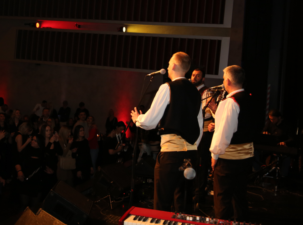 Klapa Sebenico predstavila novu pjesmu 'Dilija bi' na Večerima dalmatinske pisme