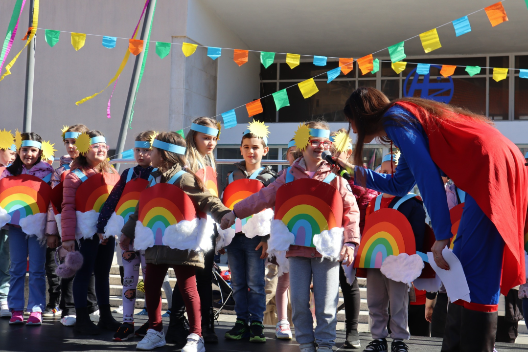 Vesela atmosfera: Velikoj maškaranoj povorci u Kninu pridružili se svi uzrasti