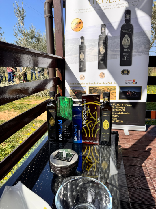 Velik broj maslinara okupio se u Pirovcu na radionici rezidbe maslina