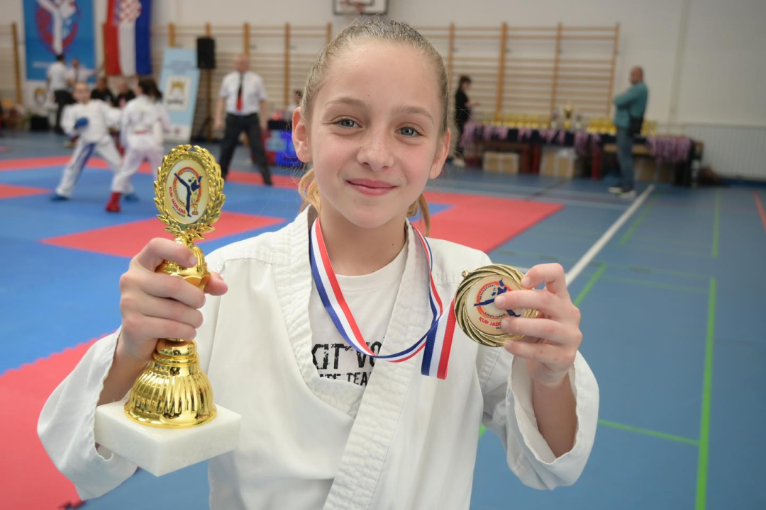 FOTO: Karate klub Okit drugi ukupno na 'Kupu Jadrana' sa 37 medalja