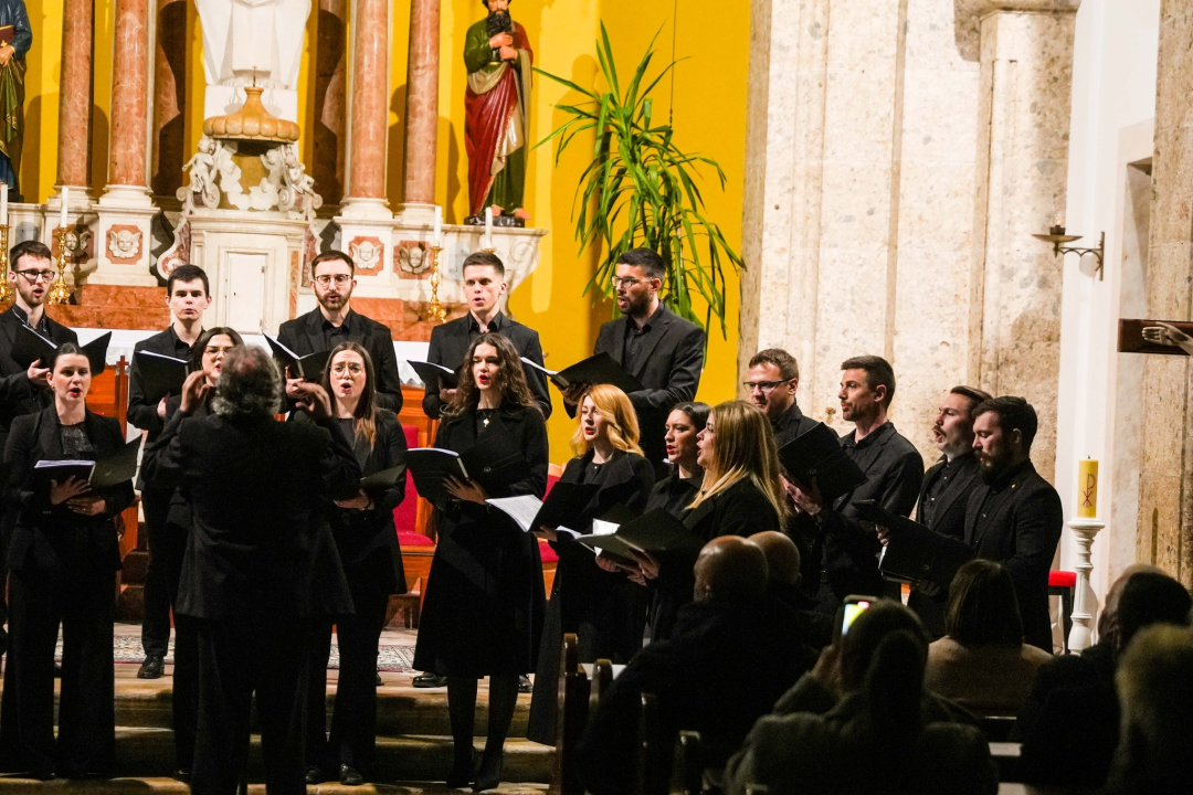 Pučki pivači KBF-a korizmenim napjevima u drniškoj Gospi od Ružarija očarali prisutne