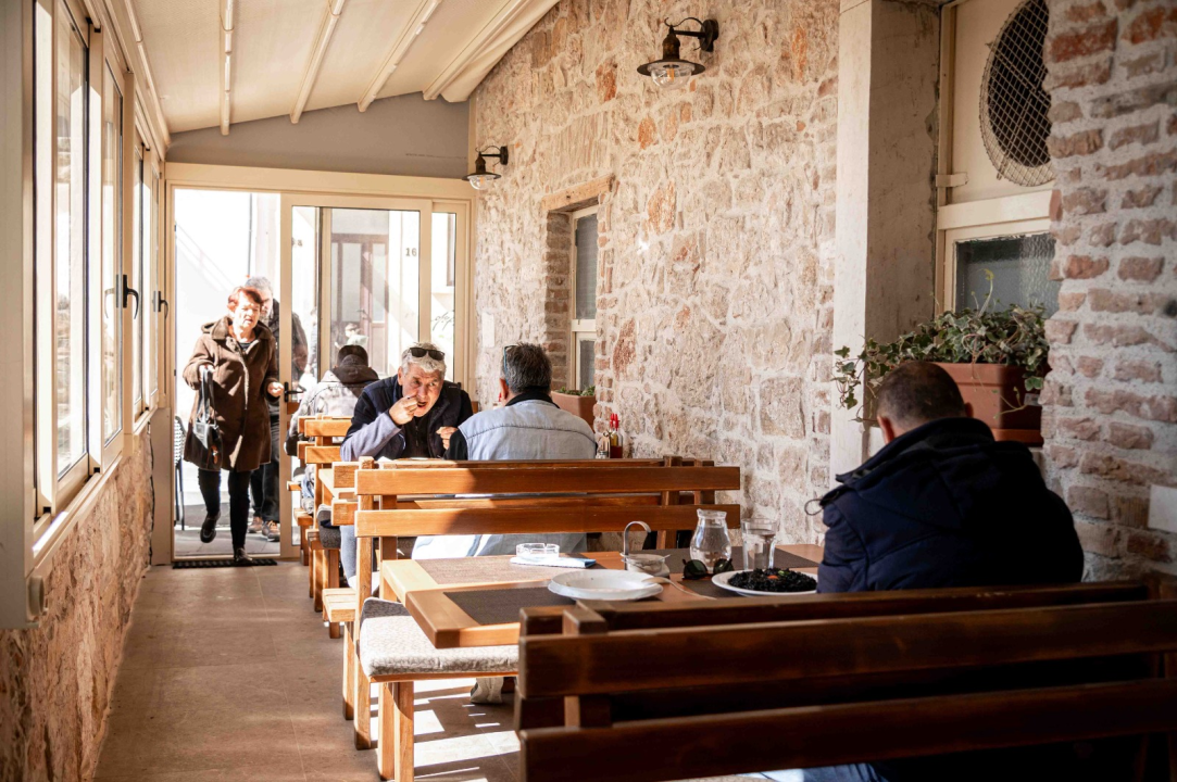 FOTO Uživajte u domaćoj spizi na novoj terasi Buffeta Šimun!